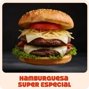 $21.000 | Doble carne, doble queso mozzarella, tocineta, lechuga, tomate, cebolla caramelizada y ripio de papa, con salsas.