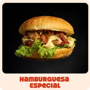 $18.000 | Carne, queso mozzarella, tocineta lechuga, tomate, cebolla caramelizada y ripio de papa, con salsas.