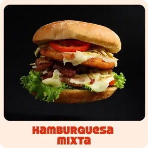 $21.000 | Carne y pollo, queso mozzarella, tocineta, lechuga, tomate, cebolla caramelizada y ripio de papa, con salsas.