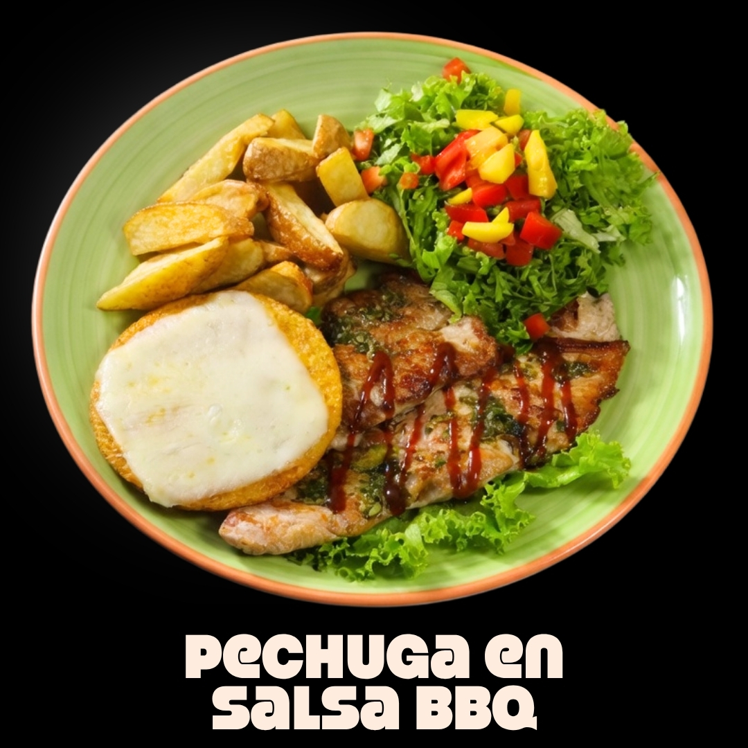 $27.000 | En salsa BBQ, acompañadas de papas a la francesa, porción de ensalada de lechuga, tomate, mango, y arepa con queso Mozzarella, todo en salsas de la casa.