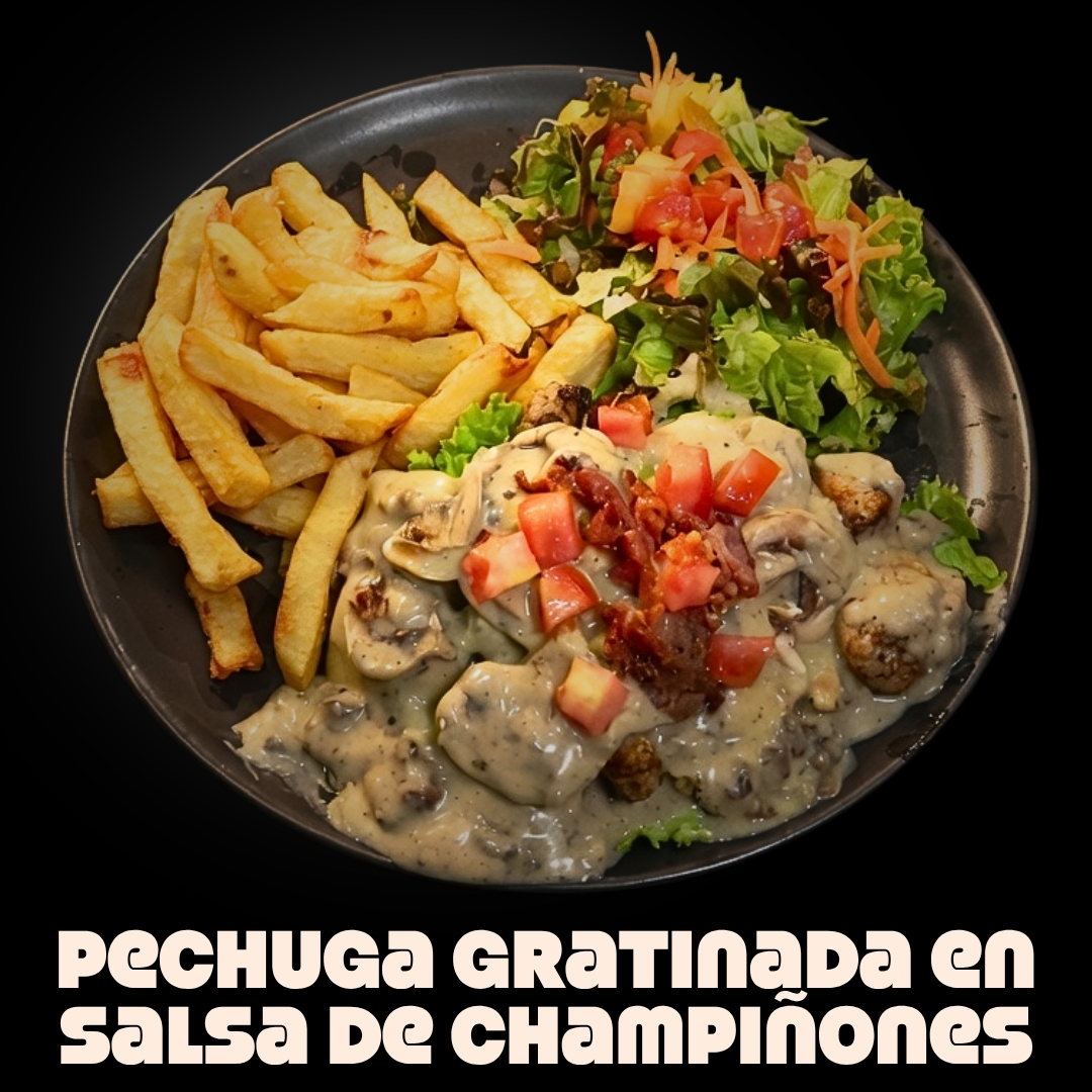$27.000 | Trozos de pechuga con queso gratinado y tocineta, bañada en salsa de champiñones, acompañada de papas a la francesa y ensalada de lechuga, tomate, mango,, todo con salsas de la casa.
