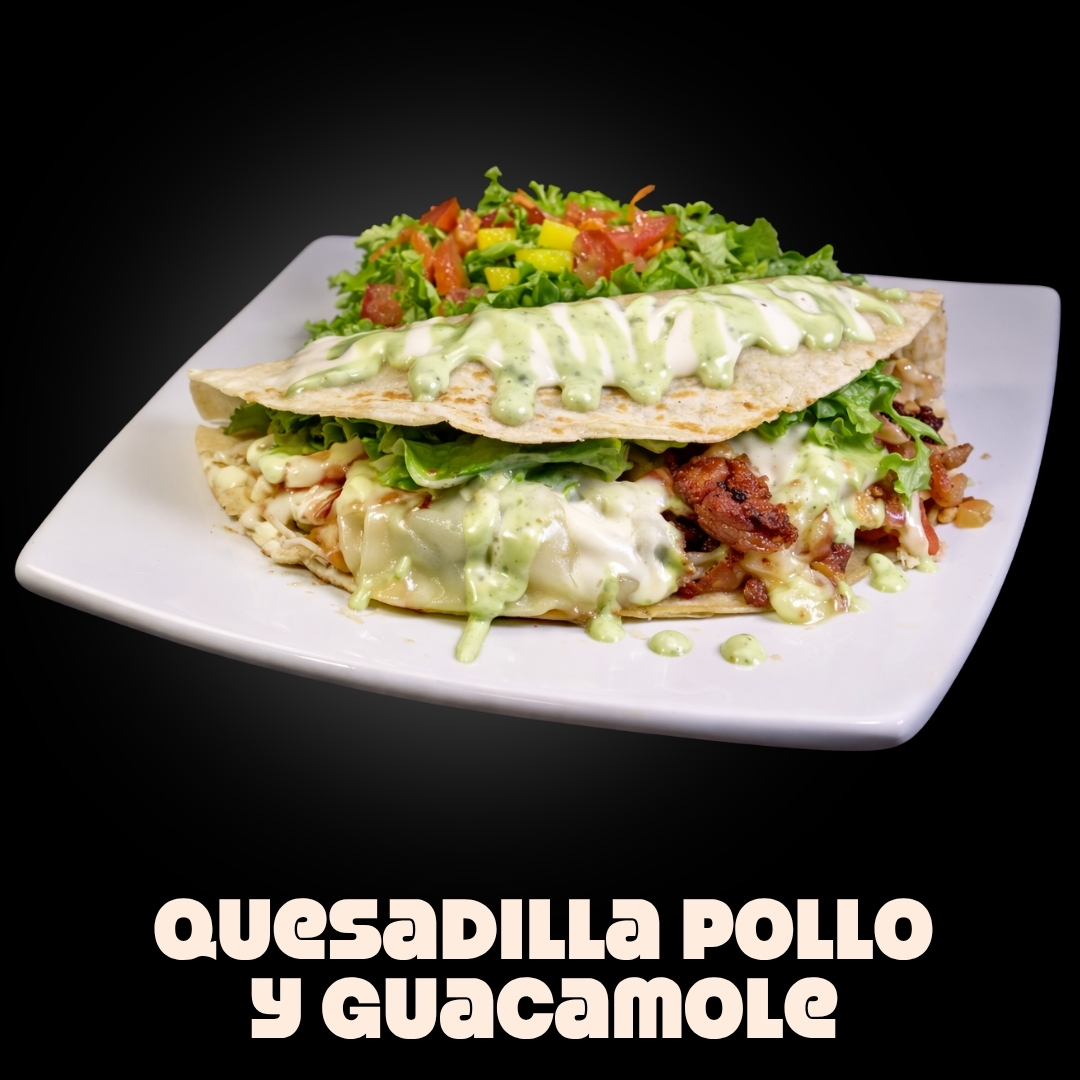 $21.000 | Pollo, guacamole, tomate, tocineta, queso gratinado, acompañada de de ensalada de lechuga, tomate y mango, todo en salsas de la casa.