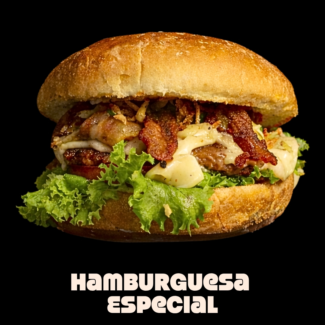 $17.000 | Carne, queso mozzarella, tocineta lechuga, tomate, cebolla caramelizada y ripio de papa, con salsas.