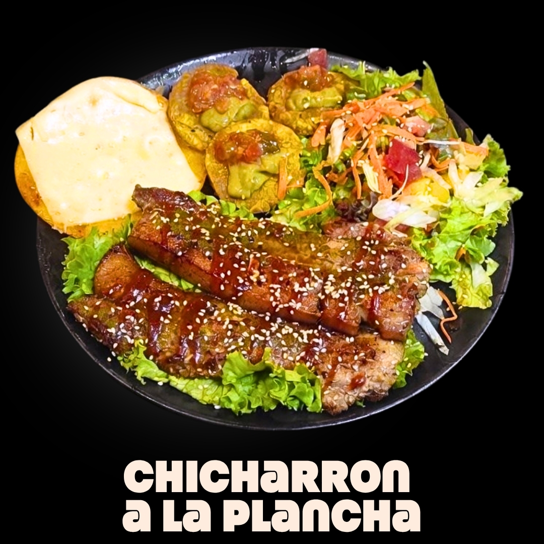 $26.000 | Porción de chicharron, pataconcitos con hogao o guacamole y porción de ensalada de lechuga, tomate y mango, todo en salsas de la casa.